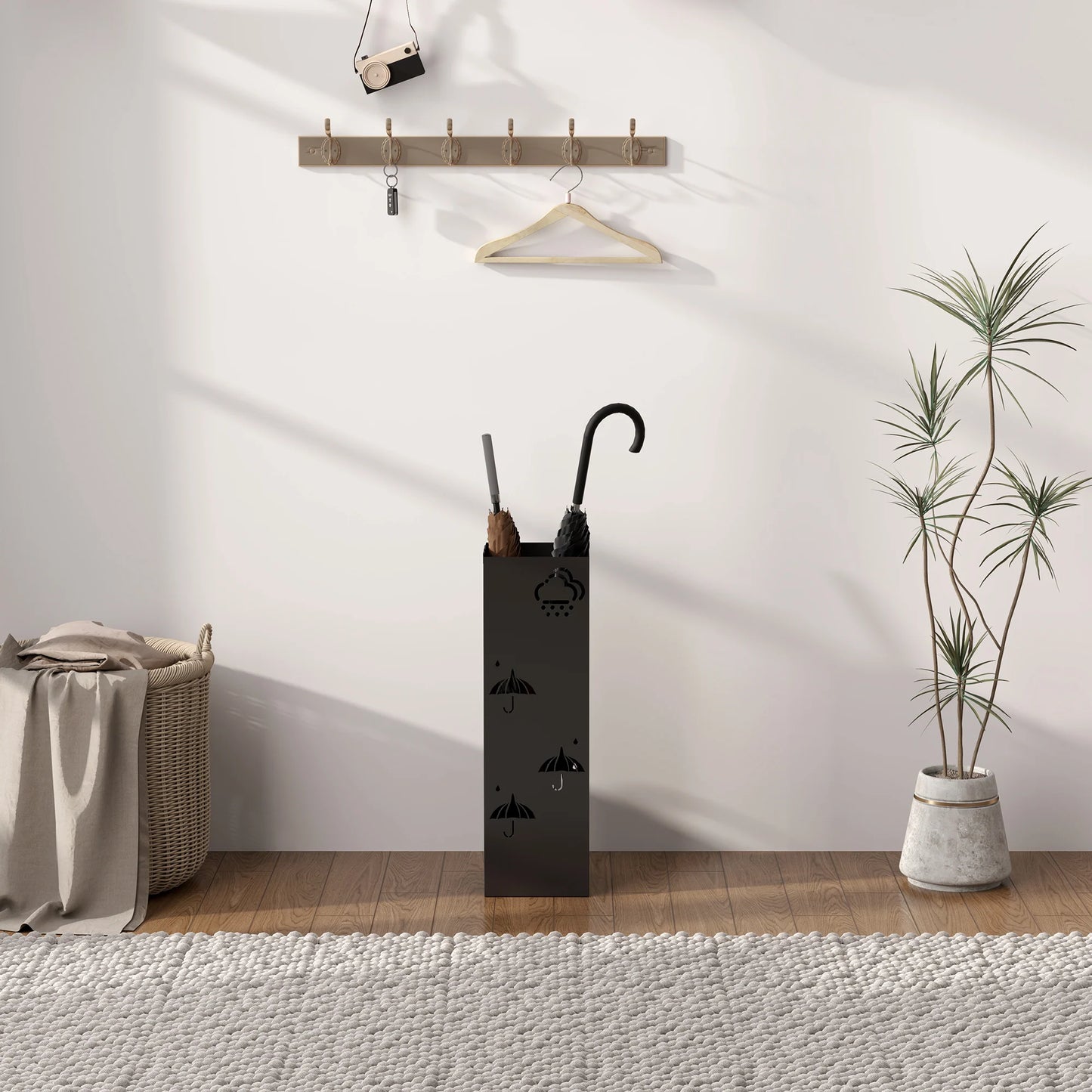 HOMCOM Regenschirmständer mit 4 Haken, abnehmbare Wasserauffangschale, dekorativer Regenschirmhalter für Sonnenschirme, Regentage & Gehstöcke, Stahl 15,5 x 15,5 x 49 cm Schwarz