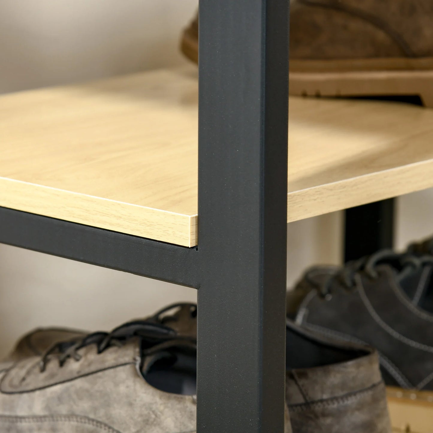 HOMCOM Garderobenständer mit Bank und Metall Schuhregal mit 3 Regalen und 4 Haken zum Aufhängen von Kleidung für Flur/Diele 60x40x175 cm Schwarz und Natur