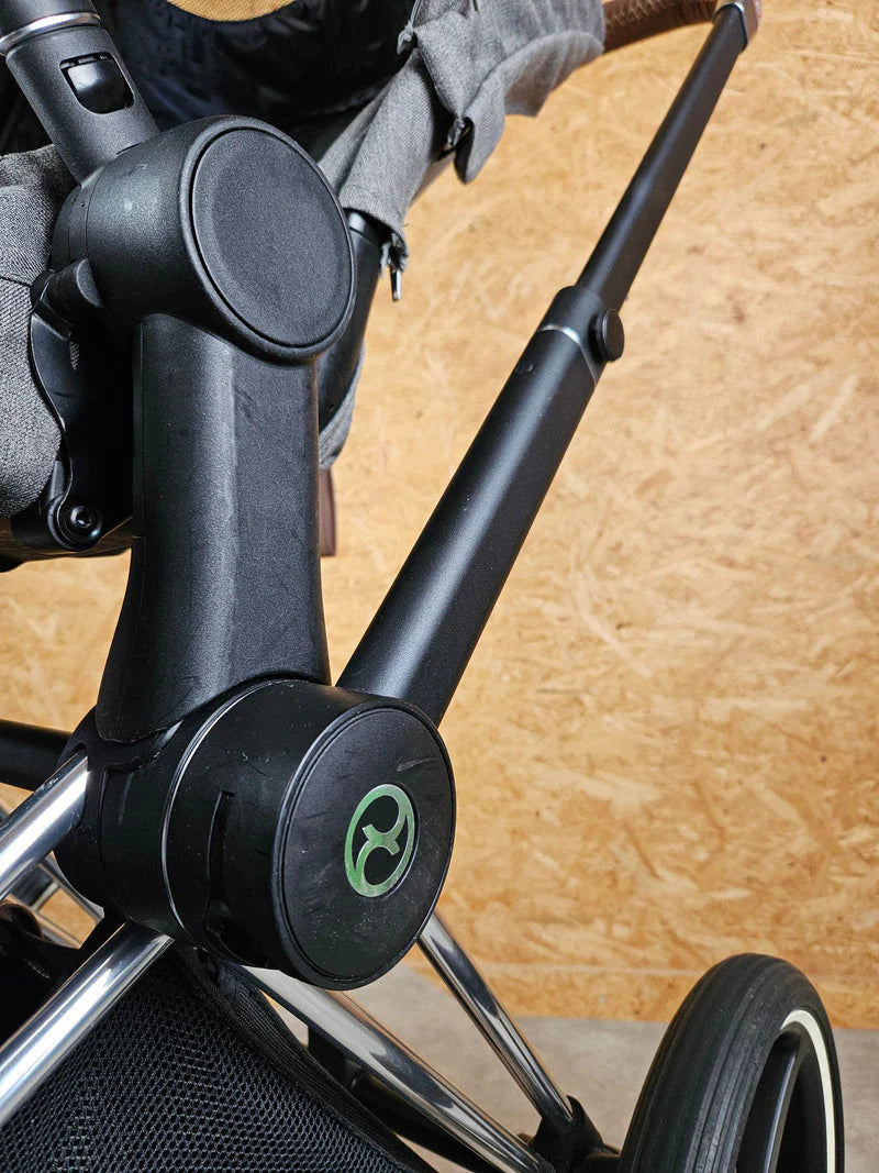 Cybex Priam 3 Kinderwagen (Gestell mit Sportsitz) - Alu-Gestell - Grau in gutem Zustand